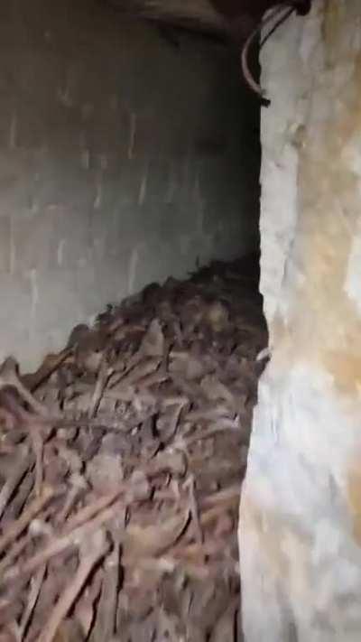 Tons of human bones in an unidentified catacombs which a few claim to be carrières souterraines paris