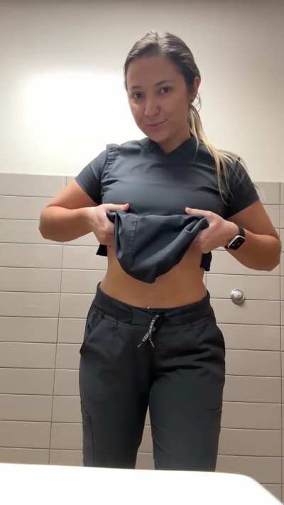 I love dropping my nurse tits at work 👩‍⚕️🥵