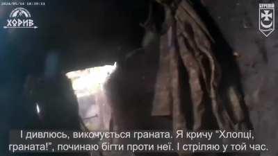 Ukrainian soldier rushes 2 Russian soldiers and close quarters combat in trenches