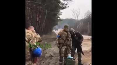 That video with tank fired at soldiers. Tank is T-64BV, may belongs to Ukrainian or Donbass militia.