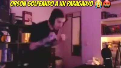 ☹🤬Orson golpeando a un pana paraguayo😭😖😔😔Esto es real???????????