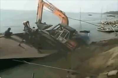 Let me drive my excavator on this small boat, WCGW?