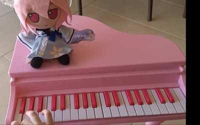 Daily Dose of Fumo #3- Yuyuko plays the ZUNpet (Sorry for the shaky recording, I was holding the camera with my left hand)