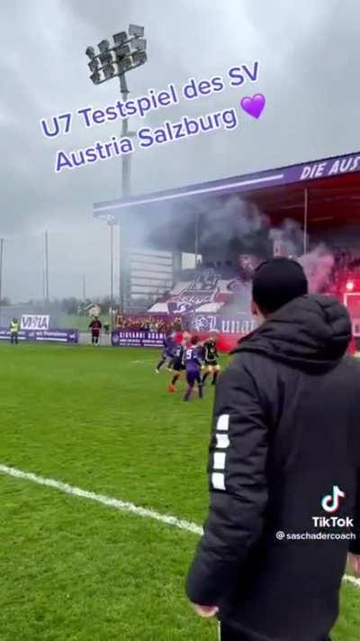 [@saschadercoach] SV Austria Salzburg's ultras at an under-7's game