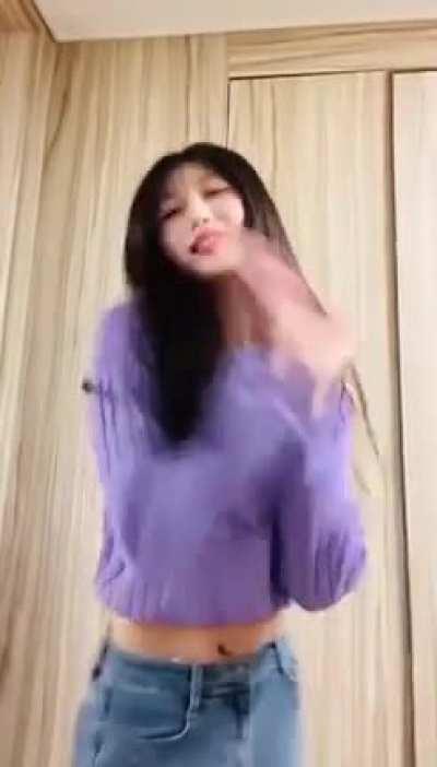 221028 Sihyeon TikTok Update - ’Super Freakygirl - Nicki Minaj’ Challenge