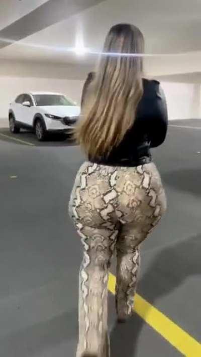 This Pawg. Holy shit 😵‍💫