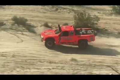 Truck stays perfectly stable on a rough road