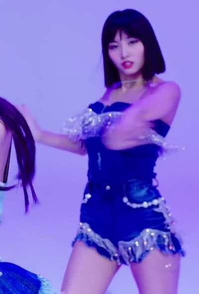 TWICE - Momo