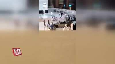 A man crash his car against the mesjid al haram.