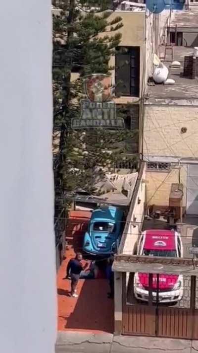 una riña en la unidad habitacional Vicente Guerrero en Iztapalapa termino en un asesinato y una gran movilización de policías