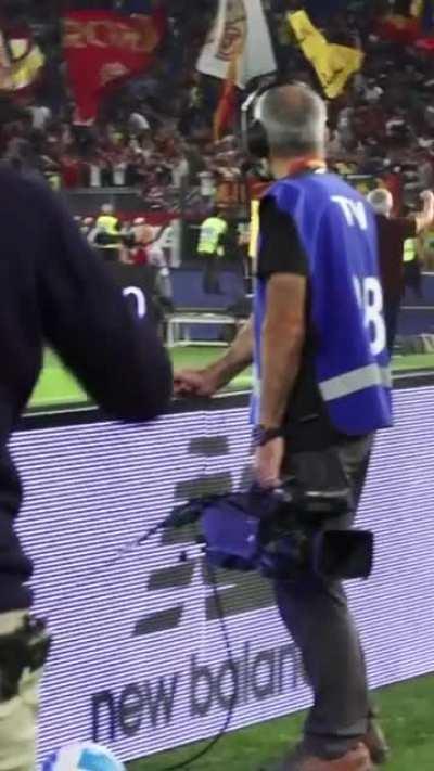 Mourinho run after El Shaarawy gol vs Sassuolo filmed from another point of view