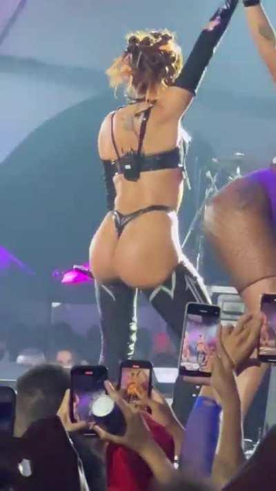 Anitta's Ass prowess🍑🙇