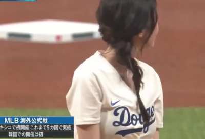 Dodgers dugout likes the pitcher