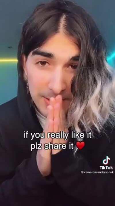 So my girlfriend worked with this creepy TikTok guy on a TV show about 4 years ago. He never spoke to her but wrote a sexual love song about her and tried to hunt her down for 4 years to play it to her live over Facetime. [Full (very weird) Story in Comme