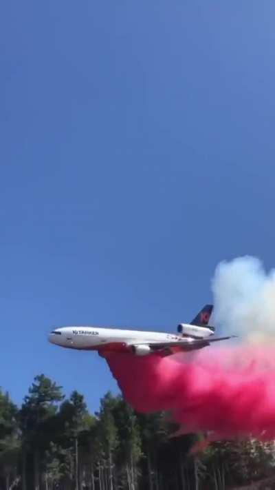 Insanely low air tanker drop on the Anvil Fire in southern Oregon