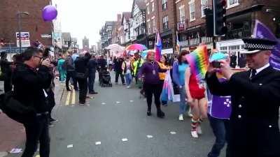 Local businessman shows how to deal with bigoted protestors at Chester Pride in 2015