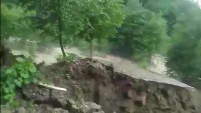 Family survived the landslide after flooding, filmed yesterday, Ukraine