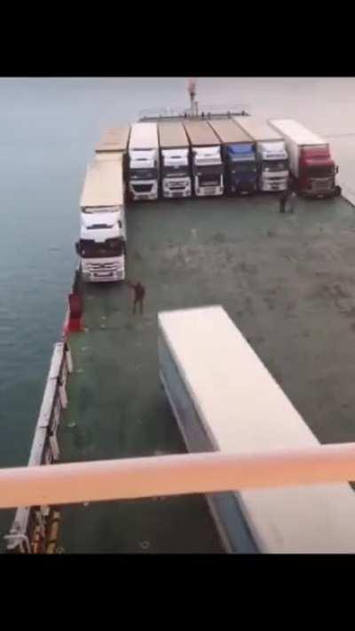 These trailer trucks parking on a ship is so satisfying!!