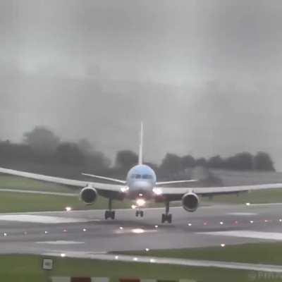 Pilot lands even with strong winds