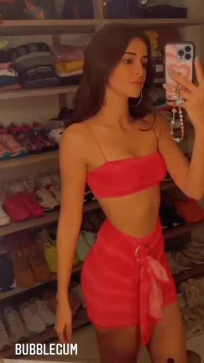 Ananya Pandey showing off her tight,slim body.