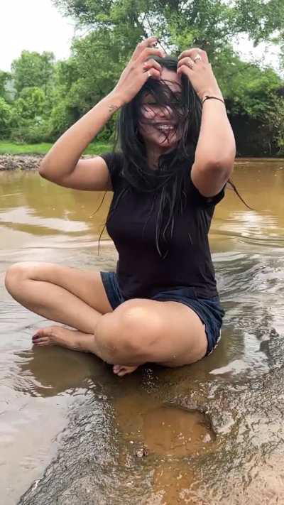 Jayanti Waghdhare च्या sexy मांड्या 