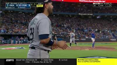 Adam Frazier gives the Mariners the lead with an RBI double in the