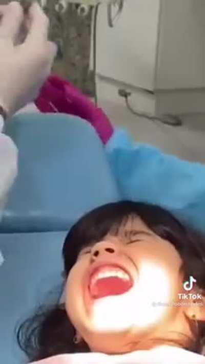 Dentist makes little girl laugh