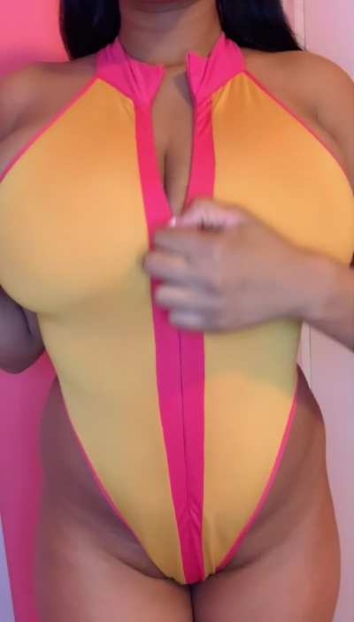 It’s tittyyyy tuesdayyyyy titty drop (oc)