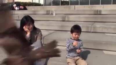 Speed at which child looses his food to bird.