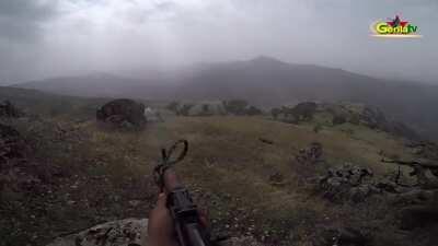 BRUTAL FOOTAGE - Close combat as 3 soldiers are ambushed -