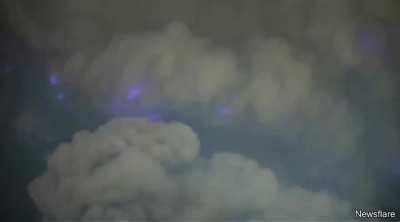 Volcanic lightning in Philippines caused by static electricity