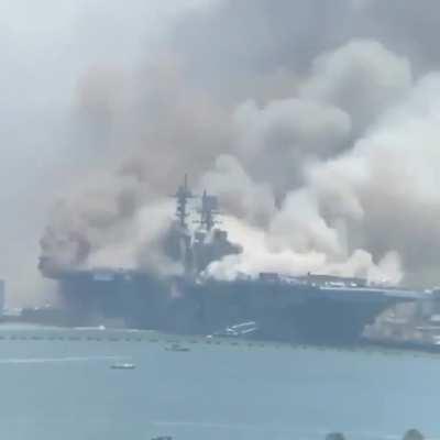 USS Bonhomme Richard (LHD-6) Burning time lapse