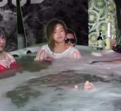 Poki/Pokimane In her hot tub stream - May 2021