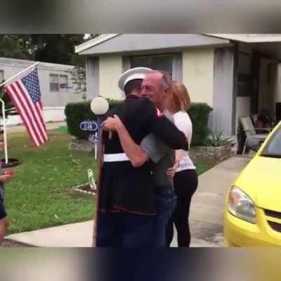 Disabled Former Marine Meets His Grandson in Uniform for the first time after 2 years of not seeing him