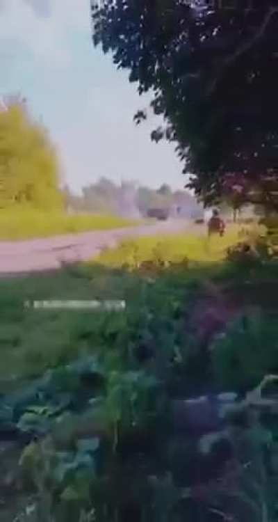 Ukrainian tanks shooting at houses in the village of Ivnitsa in the Sudzhansky district 