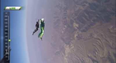 Net catches man who jumped out of a plane without a parachute