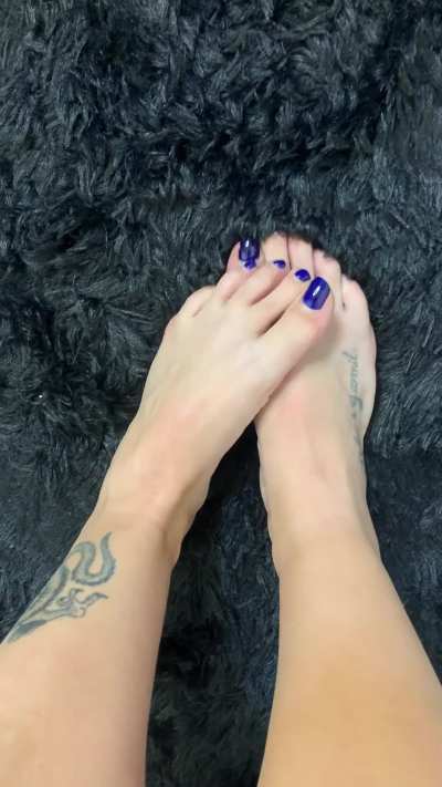 I want to know what you think of my feet 