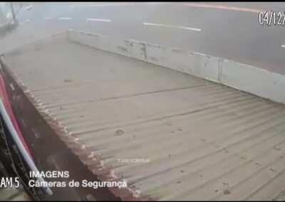 Caught under a collapsed metal structure, 29-year-old Eduardo Santos received only a couple of scratches.