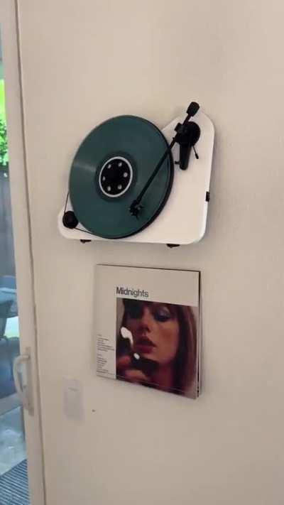 NOW I CAN PLAY TAY TAY ON THE WALL!!! #Vinyls!!! #Grailz