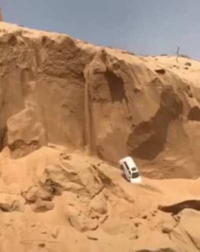 cAr FaLLs OfF a CLiFf aND iS tHeN PiCkEd uP By A giANt