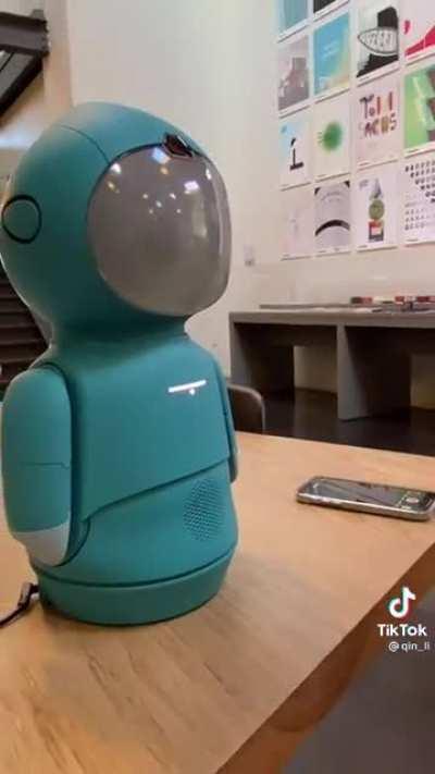 Meet Moxie - The companion robot for children : r/nextfuckinglevel