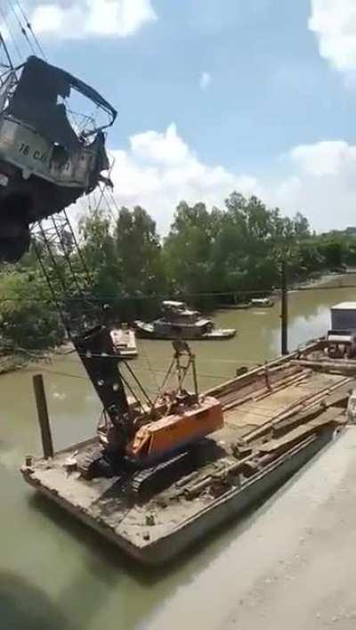 June 1st,2019 in Dong Thap , Viet Nam. The crane broke in two when &quot;rescuing&quot; the truck in the collapse of Tan Nghia bridge