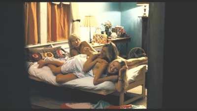 Jennifer Aniston's lesbian scene in Wanderlust (2011)