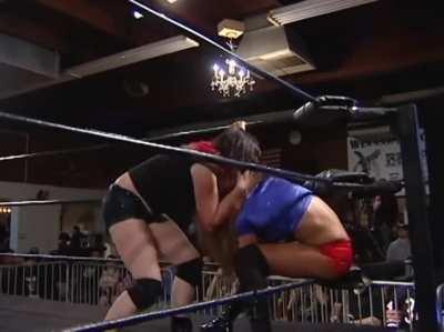 Cheerleader Melissa kicked in the crotch whilst cornered by Saraya