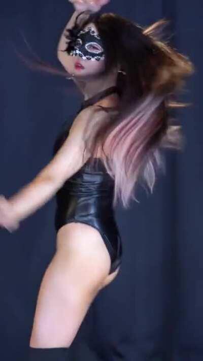 Girl Crush Bomi Twerking