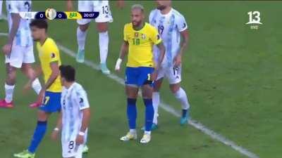 Otamendi &quot;helping&quot; Neymar get up.