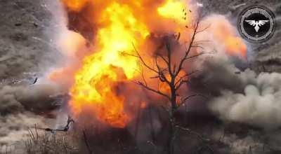 Ukrainian national Guard near Avdiivka uses FPV drones to take out a Russian invader tank crew and tank. The Russians where off guard 4-8-24