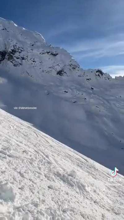 Avalanche buries 12 skiers. Thankfully all were rescued. Skigebiet Lech/Zürs am Arlberg