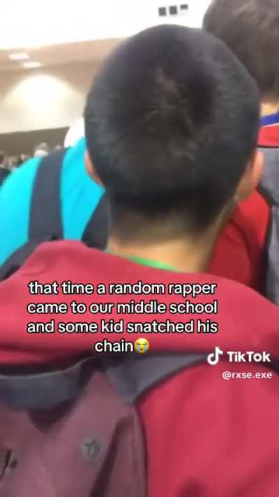 Rapper gets his chain snatched by middle schooler 