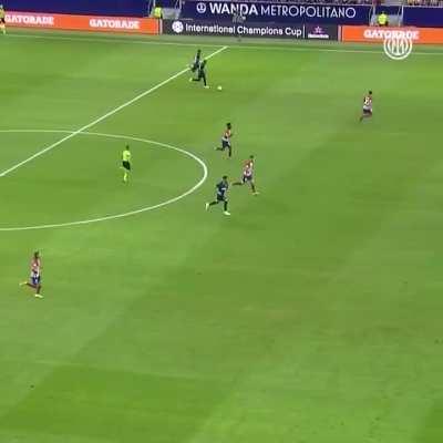 Throwback to the last time Inter faced Atlético Madrid, Lautaro scored his first goal for the club with this wonderful finish and led us to a 1-0 victory back in the ICC preseason tournament in 2018.